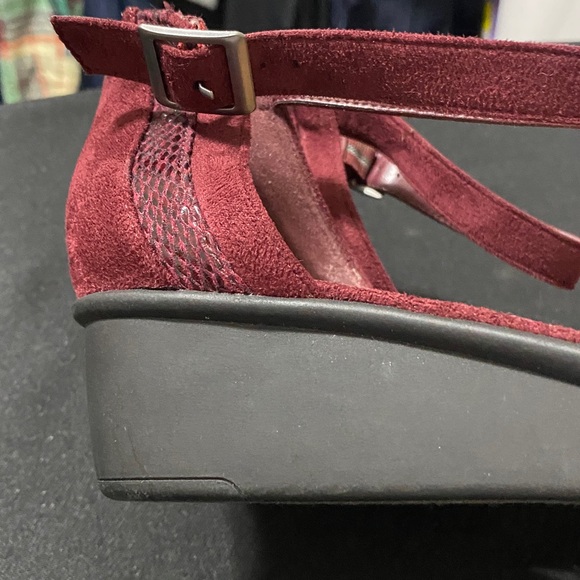 Comfortview Aurelia Women's Deep‎ Wine Flats Size 12W ankle strap wedge heel - Picture 11 of 13